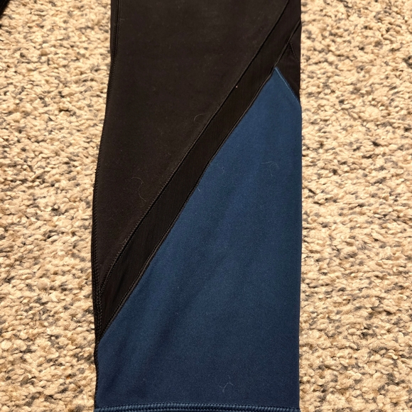 Black and Blue Leggings - Picture 2 of 3